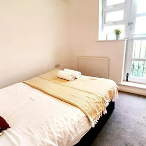 https://aldgate-flats-in-e1.cambridgehotelsuk.com