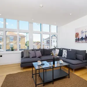 https://oval-panther-house.cambridgehotelsuk.com